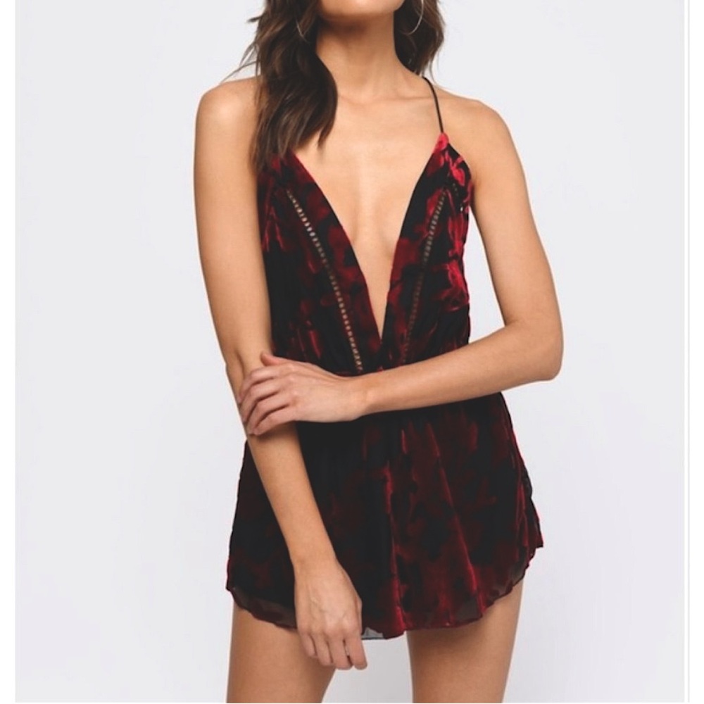 Hot! NWOT TOBI Burn Baby Black Velvet
Romper Nightie Negligee. SZ M En Diego 🔥